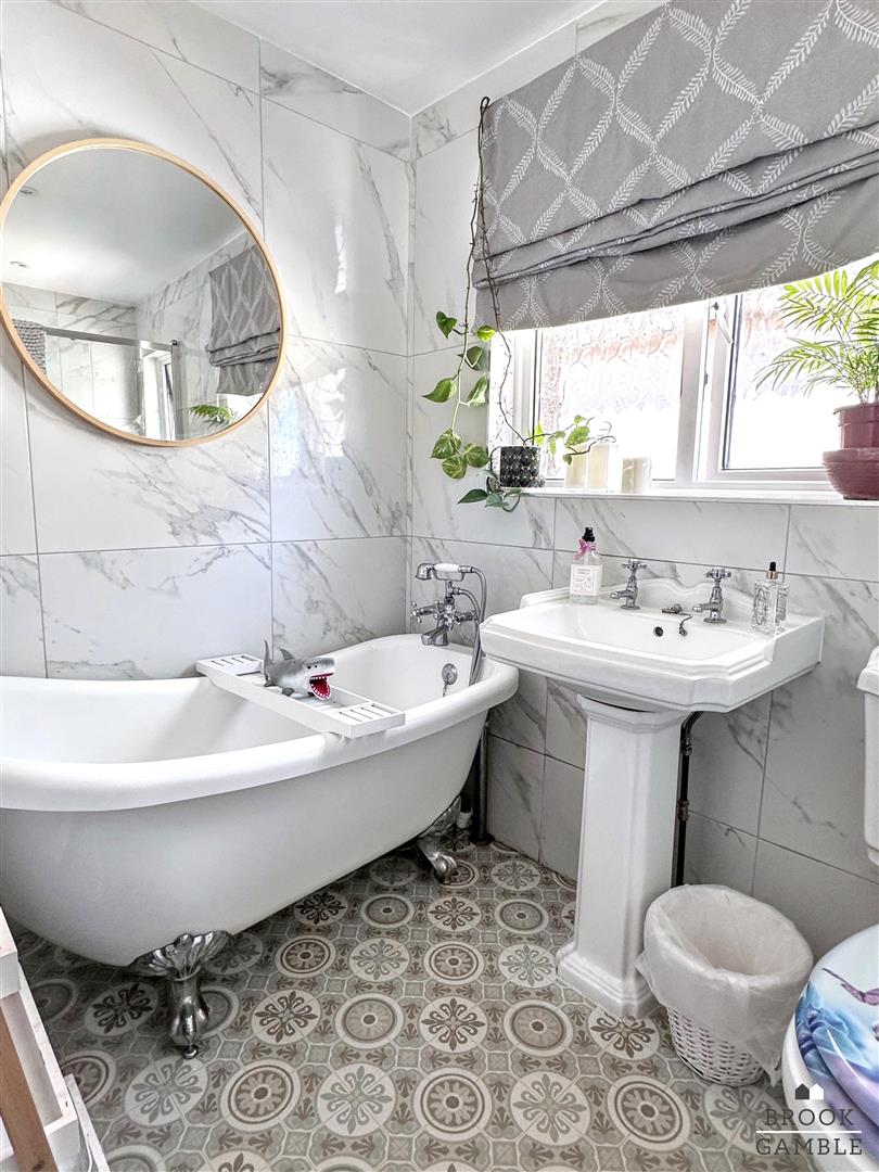 4 Bedroom House. Longland Road in Eastbourne,  17
